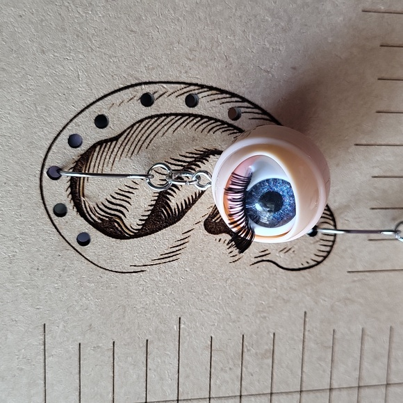 👀 Brand new blinking doll eye earrings - blue - Picture 4 of 8